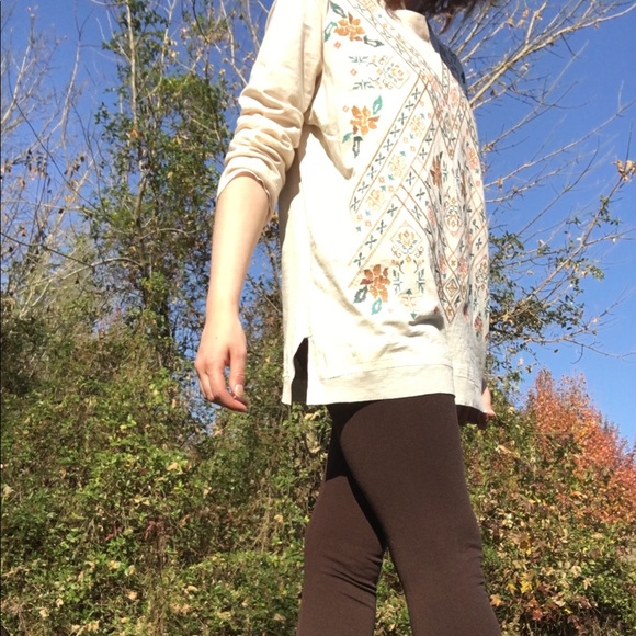 ⚘ Democracy Embroidered Tunic - Picture 8 of 16